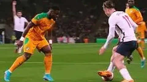 《张外龙领衔冲超狂欢！渝媒曝他将执掌重庆文体明星队教鞭》